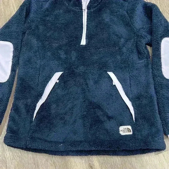 The North Face Women's Campshire Fleece Hoodie, Small - Picture 6 of 11